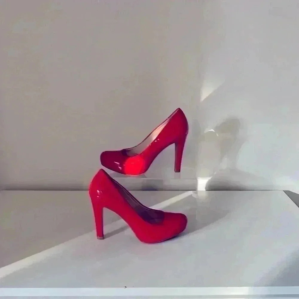 NWOT Franco Sarto Red Patent Leather Pumps  in Size 5.5